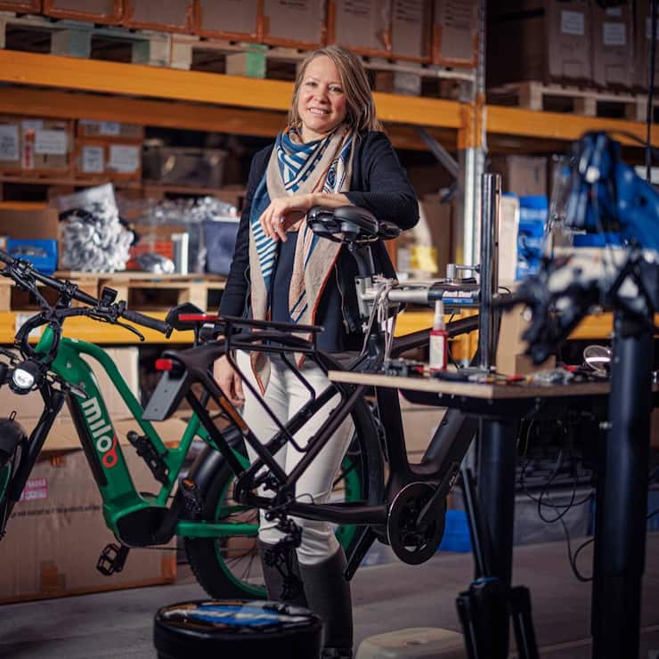 Un exemple de durabilité: Miloo (ici sa cofondatrice Anna Bory) a conçu un vélo fabriqué avec des capsules Nespresso recyclées.