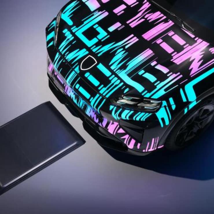 Porsche est le premier constructeur en Suisse à se lancer dans le domaine de la recharge par induction. Le processus devient quasi automatique.