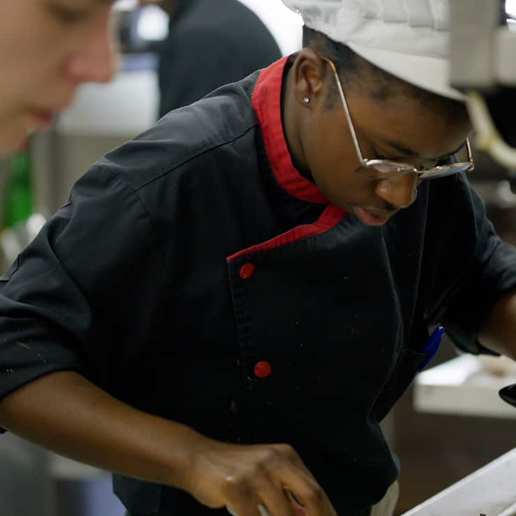 Passionnée de cuisine depuis son plus jeune âge, Ana poursuit aujourd’hui son parcours professionnel au sein de La Scala de Payerne