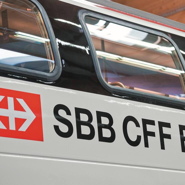 SCHWEIZ OLTEN SBB FAHRZEUGE IC2000 INTERCITY