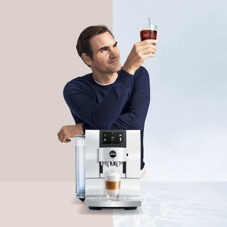 <p>Avec ses contrats publicitaires, Federer gagne plus d'argent qu'il n'en gagnait dans le sport.</p>