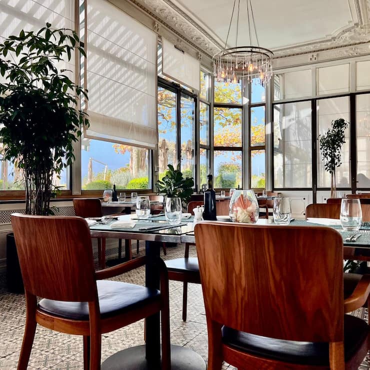 L’Hôtel des Trois Couronnes.