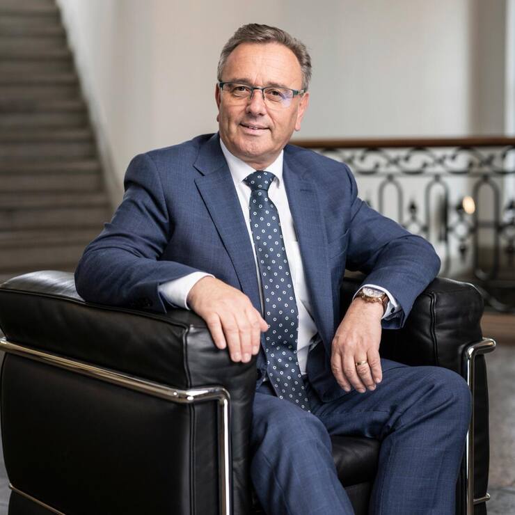 Le grand argentier Roberto Schmidt