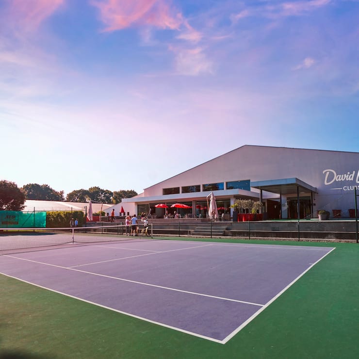 <p>Situé à Bellevue, le Country Club Geneva a été repris par la société anglaise <span>David Lloyd Leisure </span>en 2020, qui a investi plus de 15 millions de francs pour le transformer de fond en comble. </p>