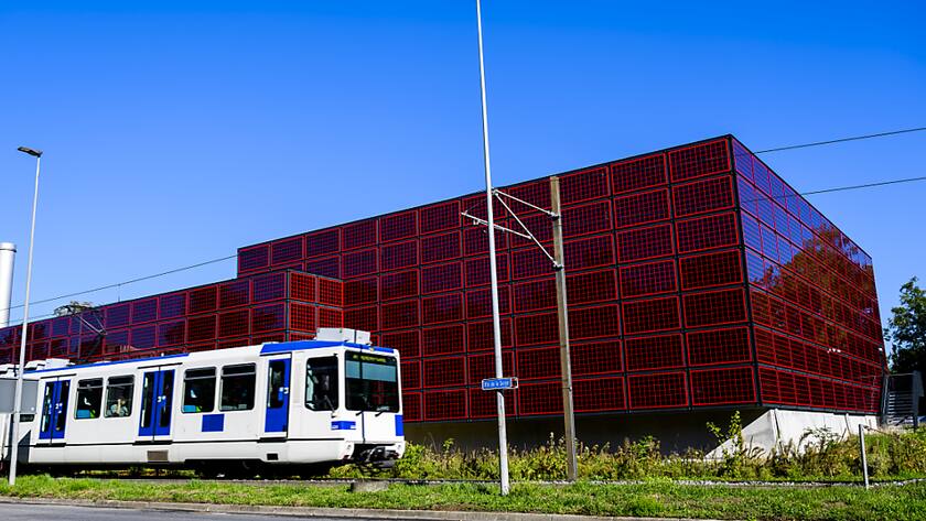 La nouvelle centrale thermique de l'EPFL fonctionne grâce à l'eau du Léman, qui produit désormais 54% des besoins énergétiques de l'école.