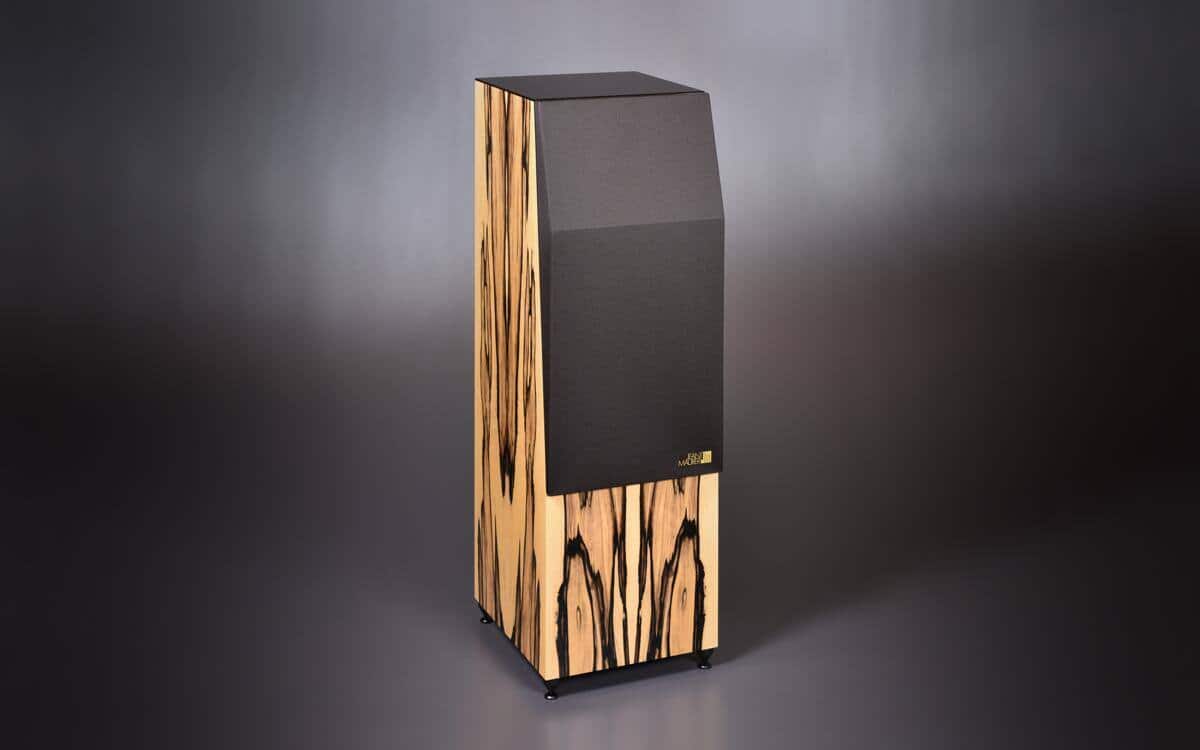 La dernière nouveauté: l’enceinte JM370F, plus de 1 mètre de haut et un volume de 70 litres.