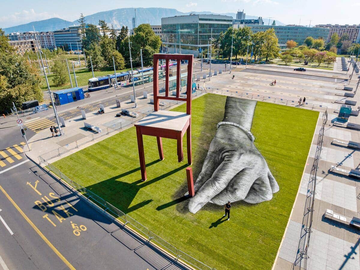 En septembre 2023, une fresque géante pour Handicap International sur la Place des Nations à Genève.