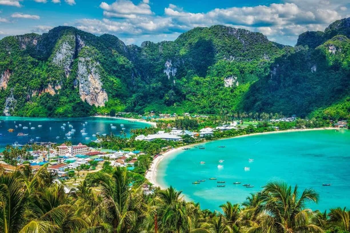 La Thaïlande fait depuis toujours partie des destinations d'émigration les plus prisées. La nouvelle imposition des rentes AVS jette toutefois une ombre au tableau. (en illustration : Krabi/Koh Phi Phi)