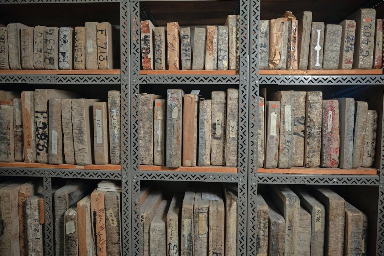 Les pierres lithographiques extraites des carrières de Solnhofen, près de Munich.