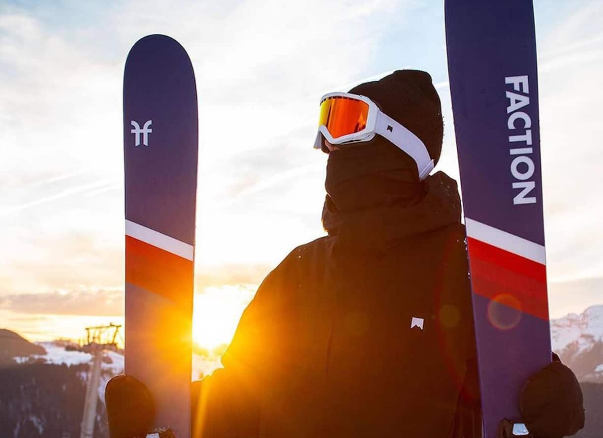 De Candide Thovex (photo) à Sarah Höfflin, en passant par Sam Anthamatten, la marque a su séduire les plus grands noms du freeride à l’international.