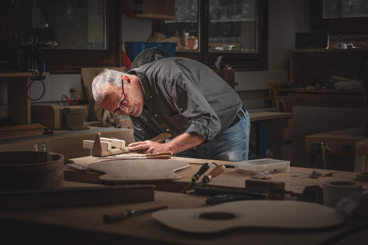 Forcément plus que centenaires, les épicéas du Risoud propres à la lutherie sont d’autant plus précieux qu’ils souffrent du changement climatique. 