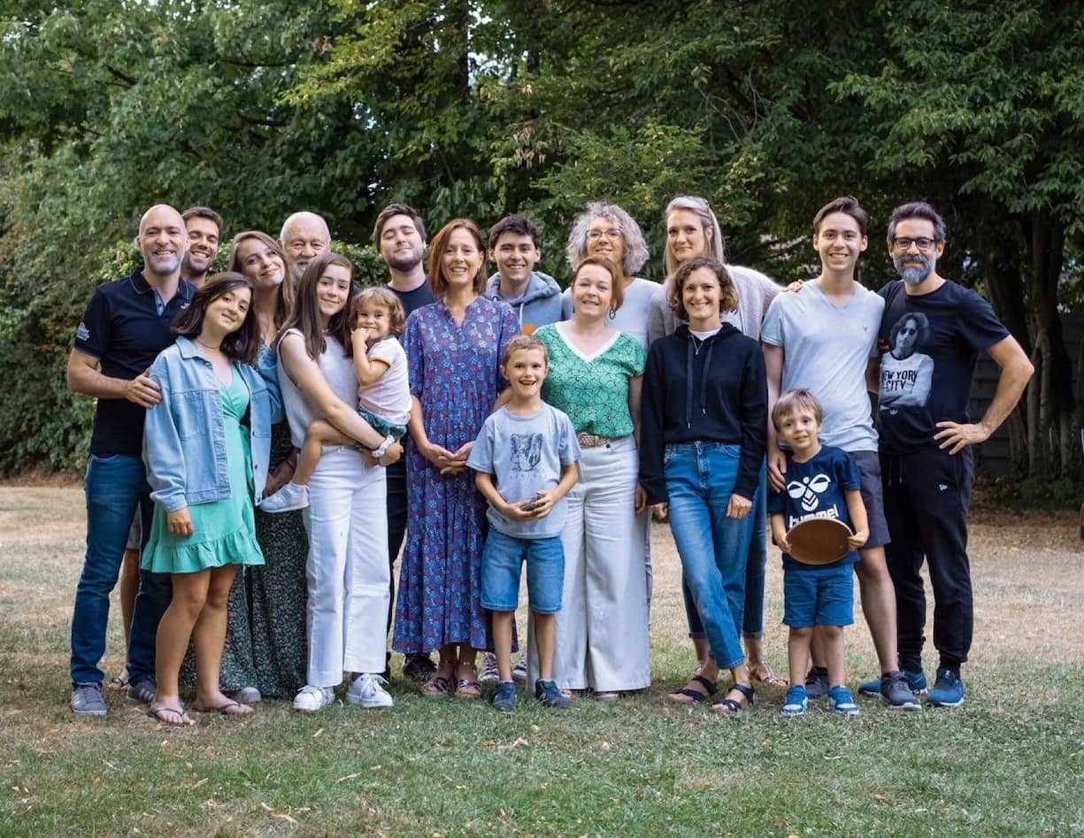 La tribu: mère de deux enfants – son mari a trois enfants issus d’un premier mariage,  – Brigitte Rorive a désormais huit petits-enfants.