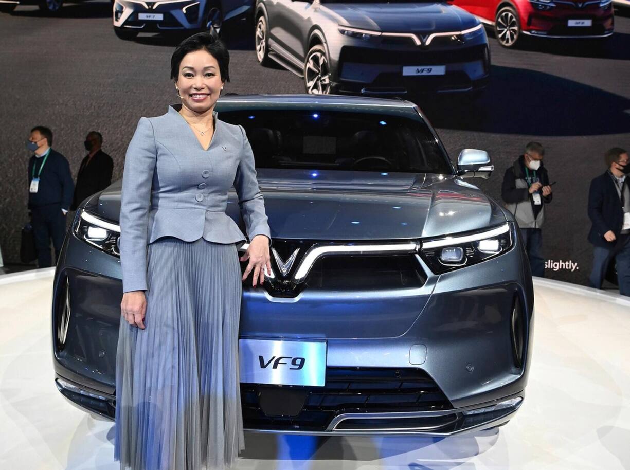 VinFast s’attaque à l’Europe en septembre, avec notamment  les modèles de classe supérieure VF9 et VF8, dessinés par Pininfarina. Sur la photo, la CEO du groupe, Thi Thu Thuy.