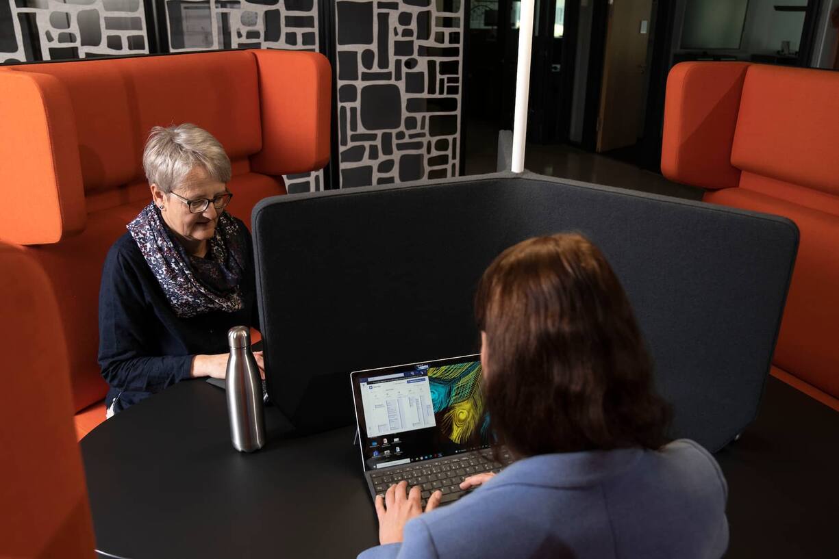19.01.2022; Luzern; Friendly Work Space - CSS Versicherung; Priska Duss StuderVerantwortlichen BGM/Fachspezialistin HR (L) und Anne Bode, Leiterin Kompetenzcenter Gesundheit und PrÃ¤vention der CSS (R). Â© Valeriano Di Domenico