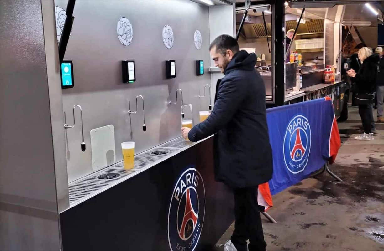 Un bar self-service connecté pour festivaliers