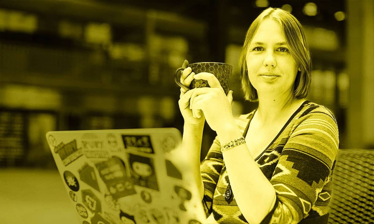 Hana Harencarova apprend aux mères à coder, même en présence de leurs bébés.