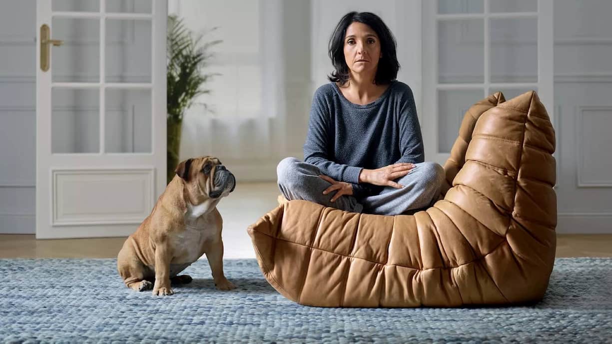 Canapé Togo dans Désordres de Florence Foresti