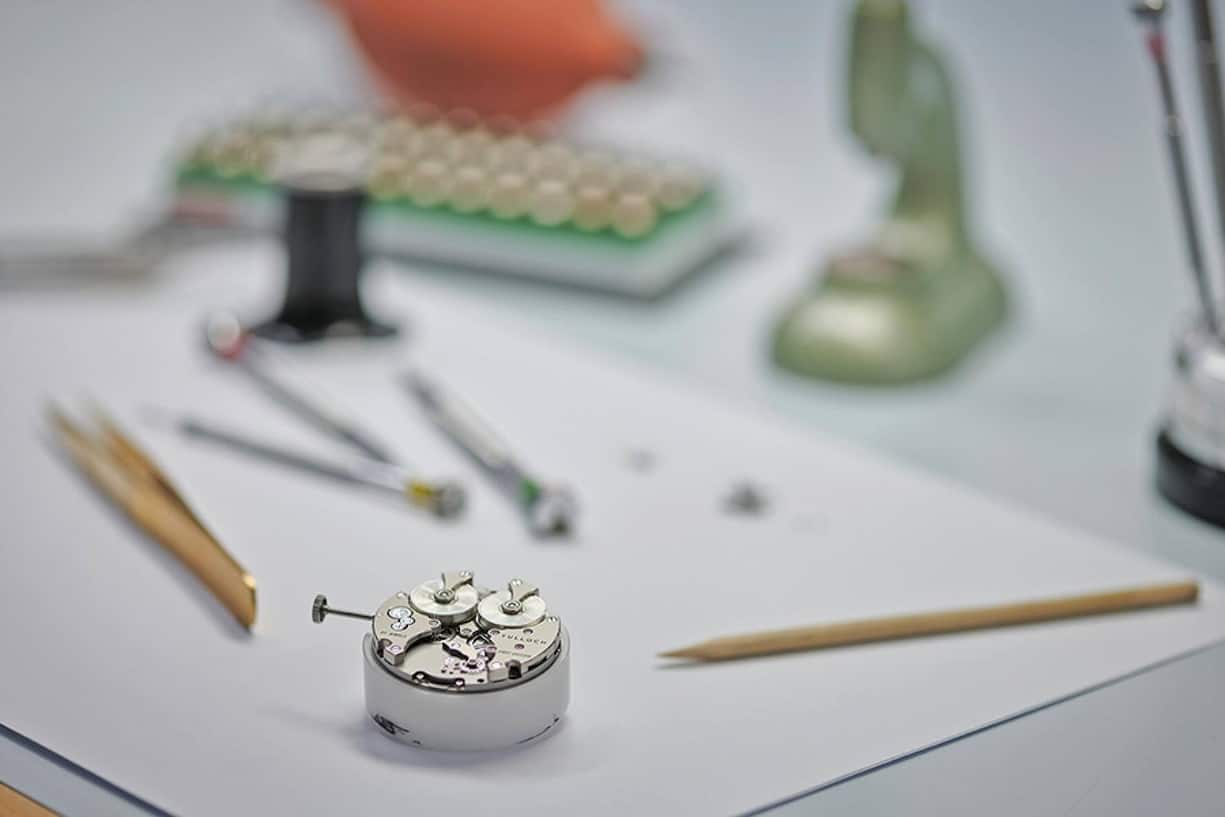 L’union du cadran et de la mécanique. La tendance en haute horlogerie est de supprimer les frontières: le mouvement est apparent, la montre n’a plus de cadran, la décoration rejoint l’art de la micromécanique.