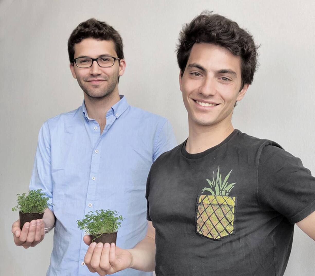 Grégoire Gentile (à dr.) a concrétisé son projet de master en génie mécanique à l’EPFL, avec son ami étudiant Tom Lachkar, en créant en 2019 Caulys, une société de ferme verticale intelligente.