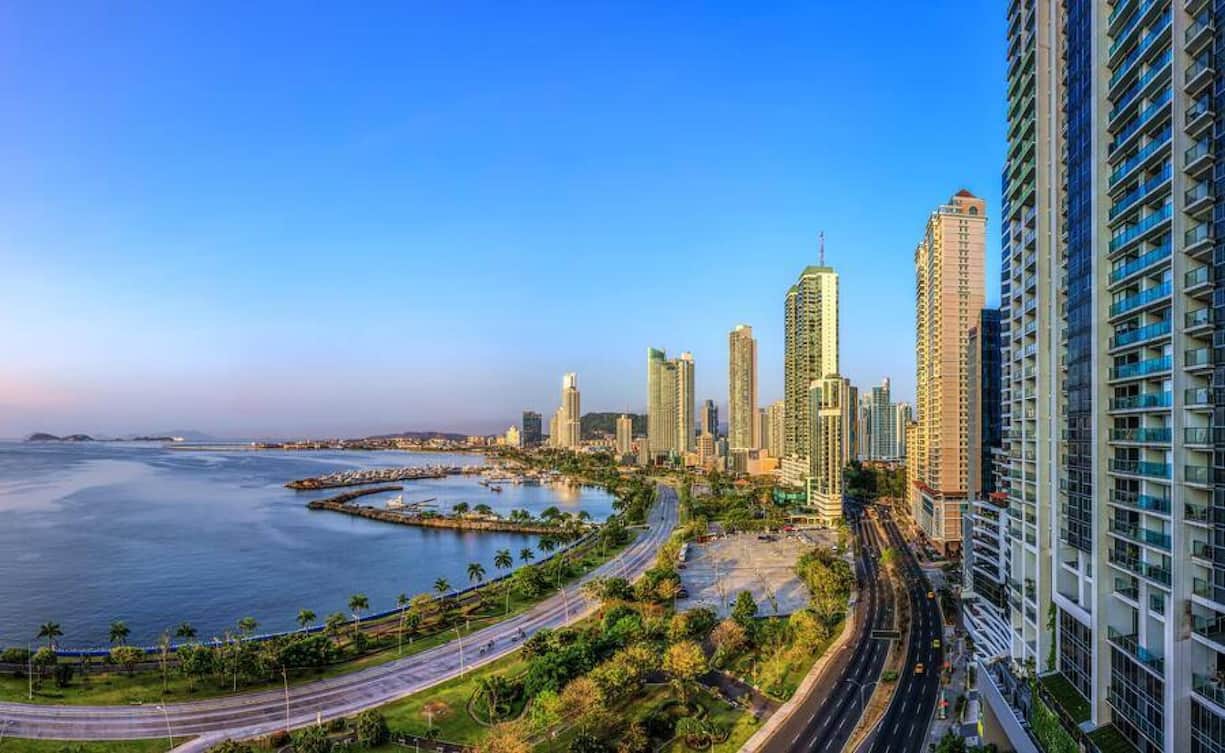 Sûr, propre, mais un peu plus cher en ville : Panama, dont la capitale est Panama City.
