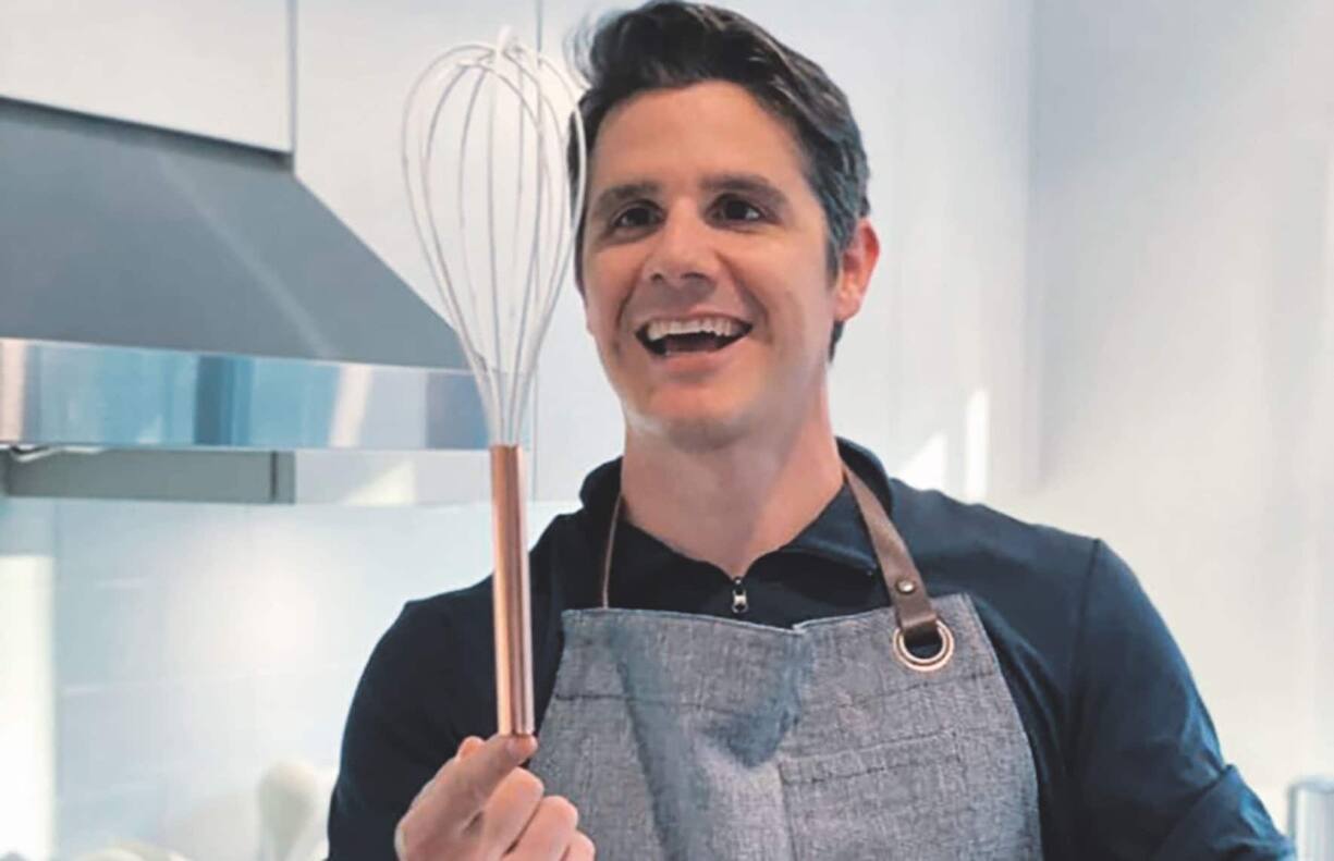 Ancien sportif d’élite, l’ingénieur dit aussi bien se défendre en cuisine.