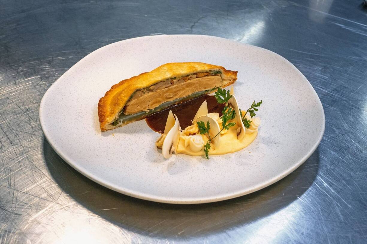 Damien  Germanier Le chef étoilé valaisan fait partie des cuisiniers intéressés à donner leurs lettres  de noblesse aux viandes à base de protéines végétales.