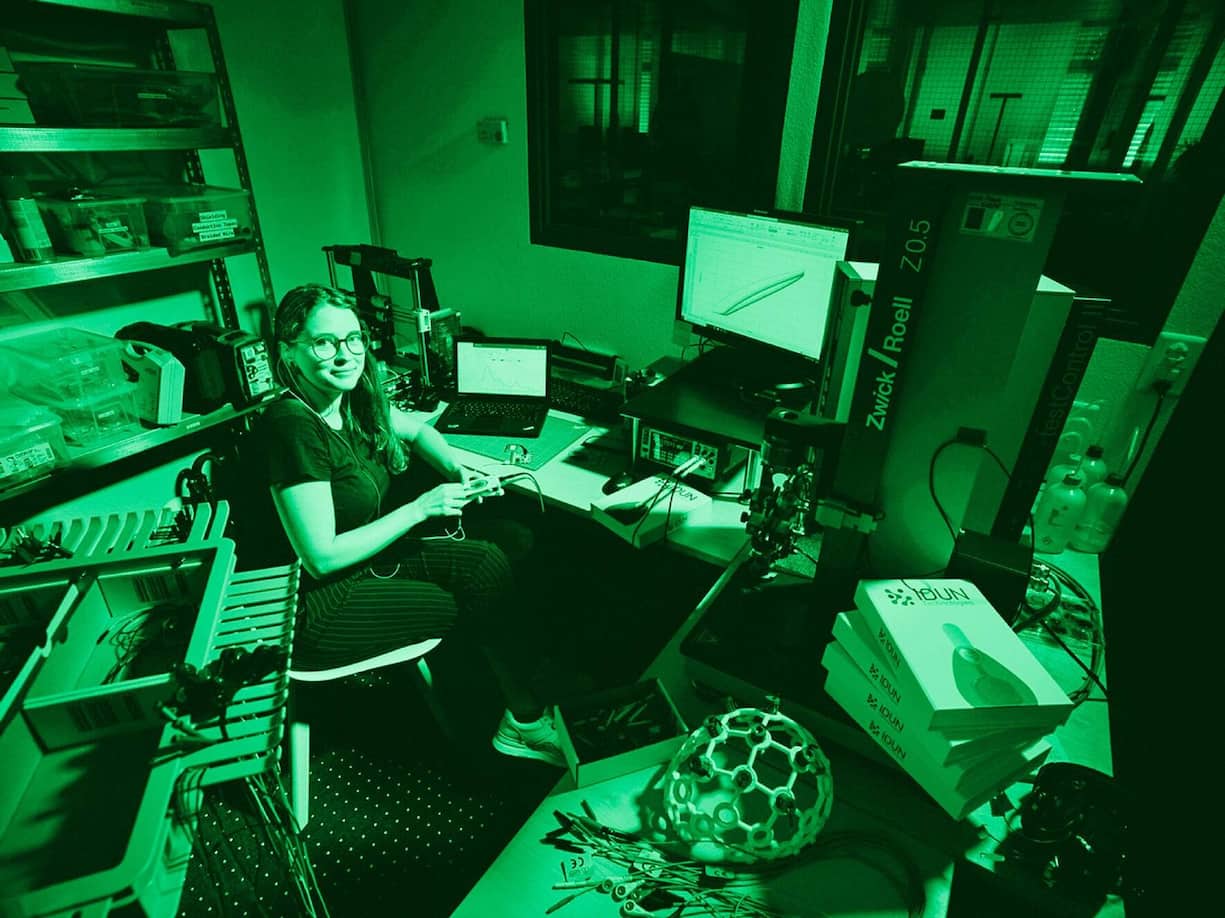 A l’aide de capteurs intégrés, Séverine Gisin mesure ce qui se passe dans le cerveau, les yeux ou la mâchoire.