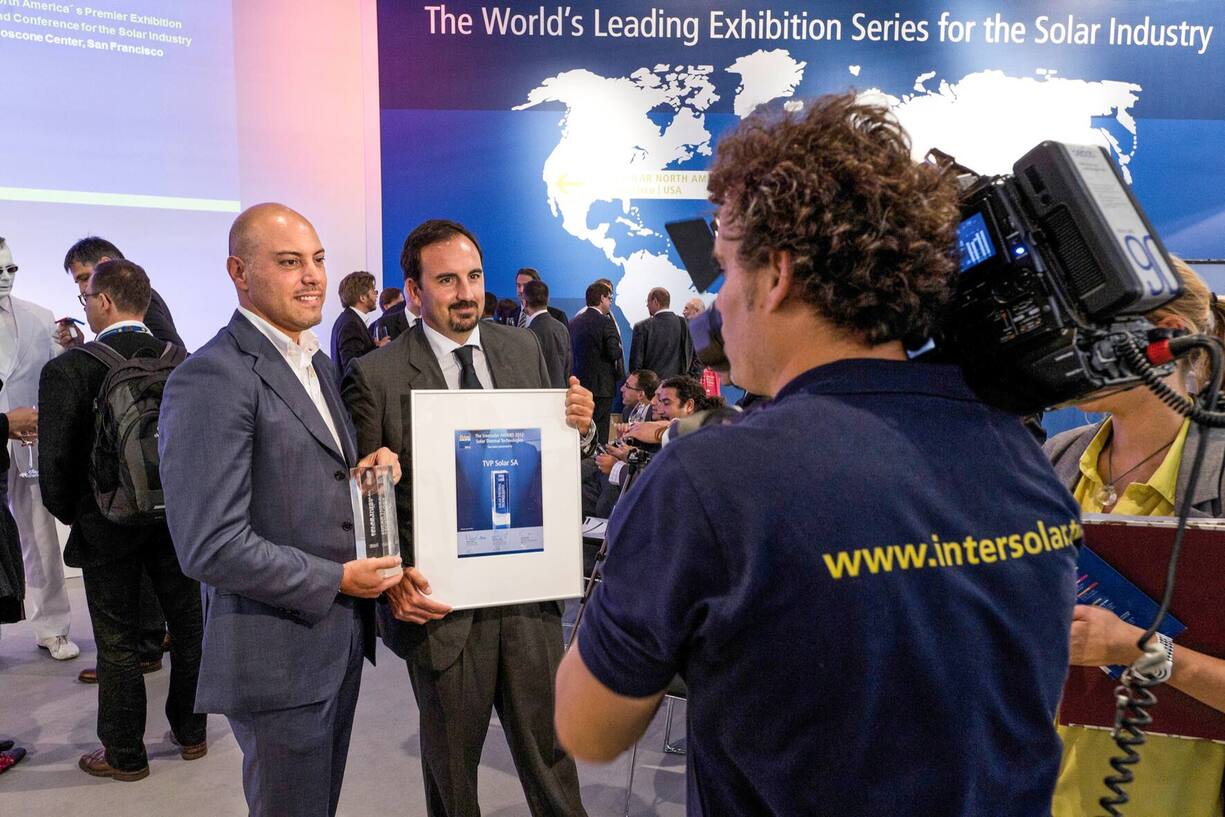 En 2012, avec Vittorio Palmieri, cofondateur de TVP, lors de la remise de l’Intersolar Award.