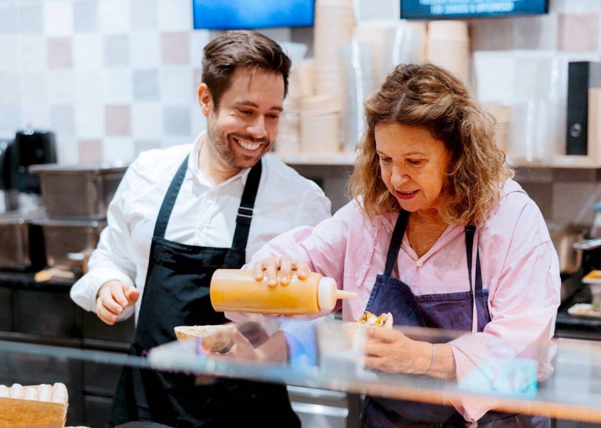 Aux fourneaux  avec Haya Molcho, la cheffe star d’origine israélienne.