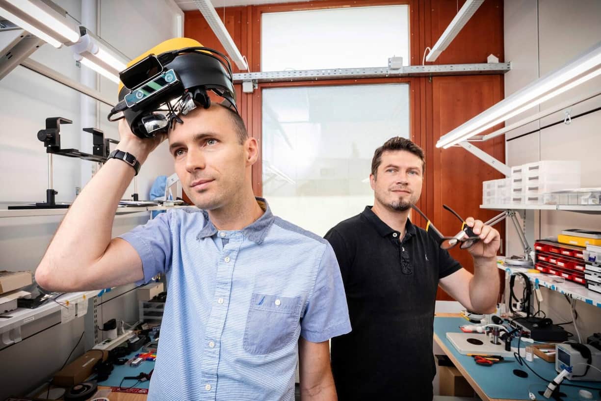 Tomas Sluka (à droite) aligne les applications AR et VR sur la vision naturelle.