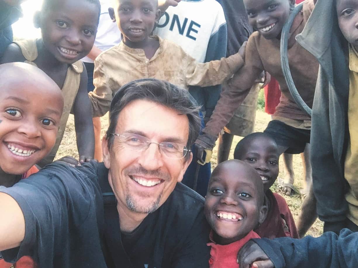 Stéphane Genoud au Rwanda, pour un projet de formation et de recherche dans le domaine des énergies renouvelables, avec l’organisation Swisscontact.