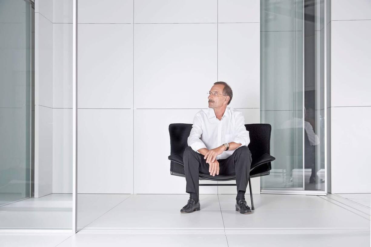 Passionné d’orchidées, Eric Joray, aujourd’hui décédé, est le concepteur de la vitre minimale, qu’il a breveté en 1992. Deux ans plus tard, il dépose la marque Vitrocsa.