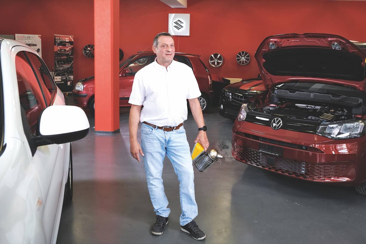 Pour l’heure, Dominic Caso travaille à 80% pour le garage et consacre 40% de son temps à sa miellerie. Son but est de parvenir à du 50/50 à l’avenir.