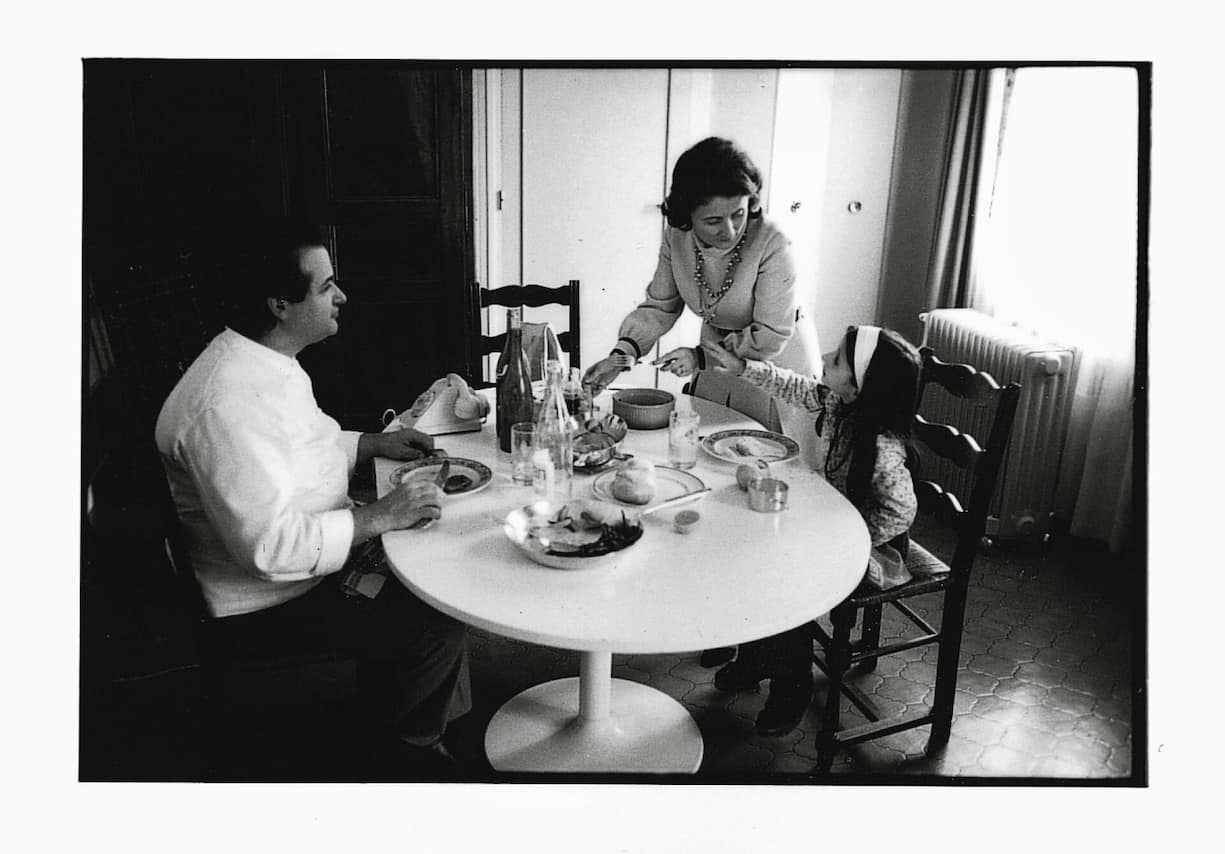 La future cheffe avec ses parents Suzanne et Jacques, représentant de la 3e génération de la dynastie des restaurateurs Pic.