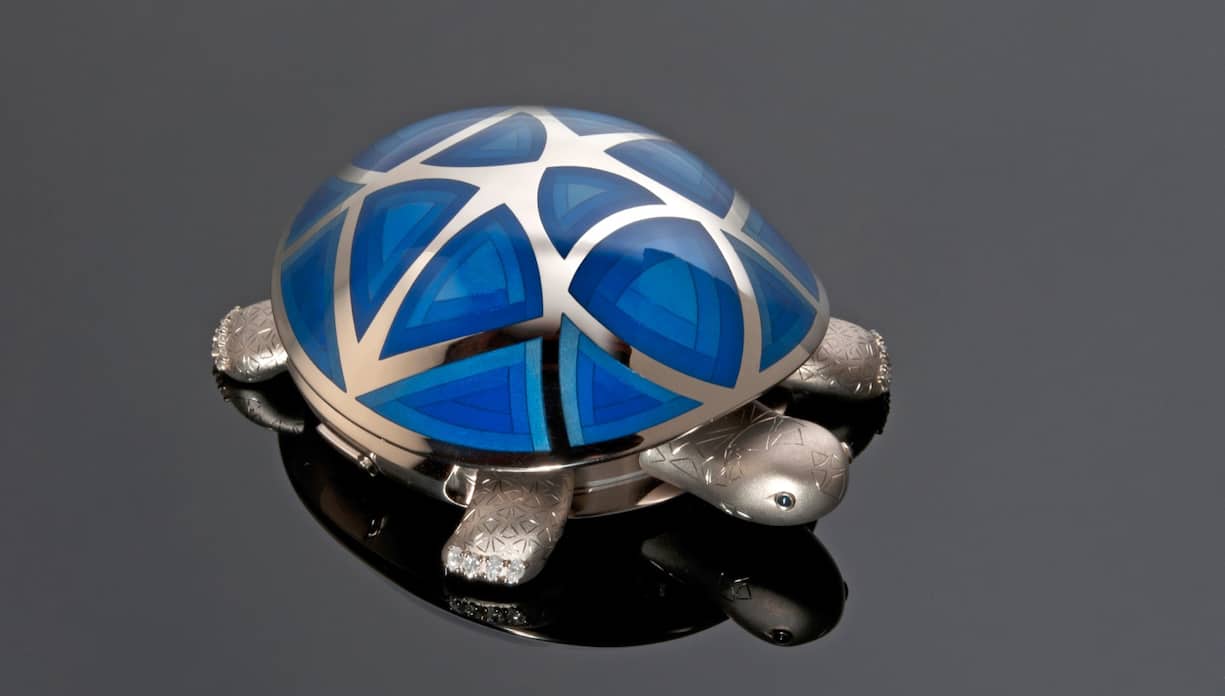 En 2012, il se lance dans un projet fou: l’automate tortue. Grand succès d’estime mais zéro vente.