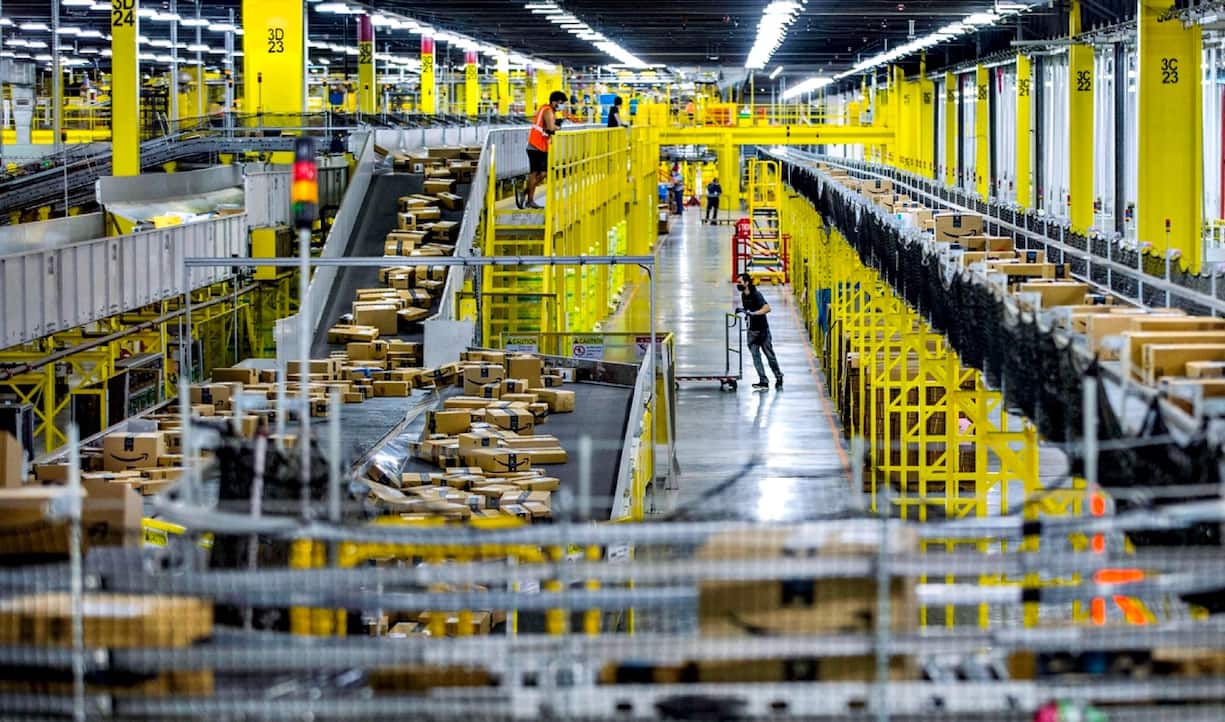 En France, la Commission nationale de l’informatique et des libertés (CNIL) a infligé, ce début d’année, une amende de 32 millions d’euros au géant américain de la distribution Amazon.