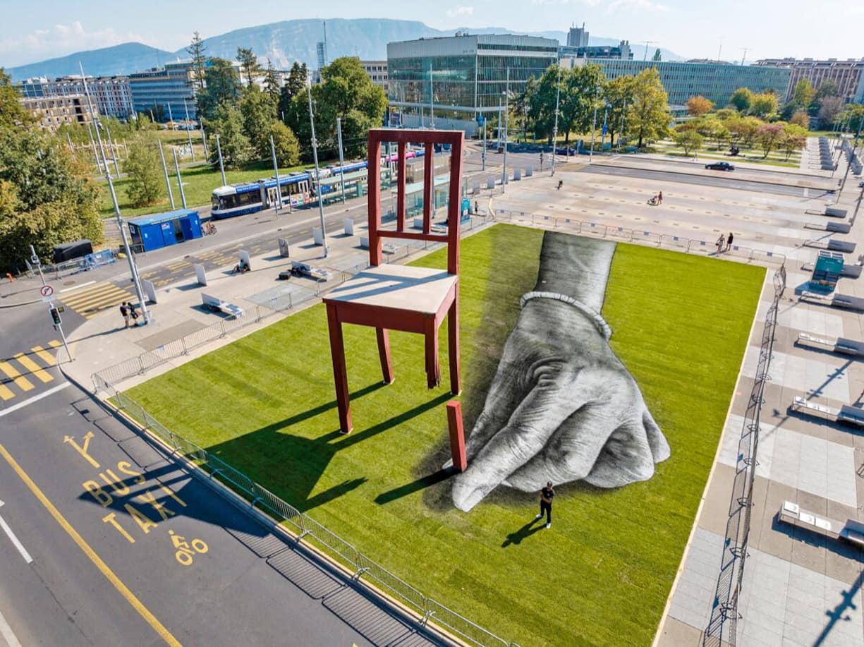 En septembre 2023, une fresque géante pour Handicap International sur la Place des Nations à Genève.