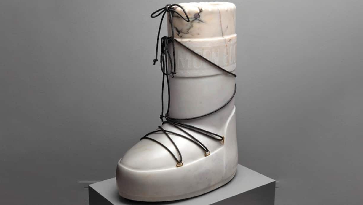 Sculpture en marbre de moon boot
