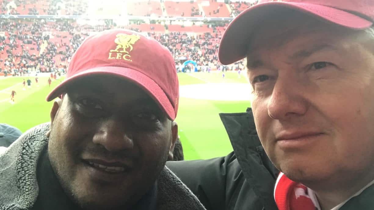 Cédric Moret avec un ami à un match de foot