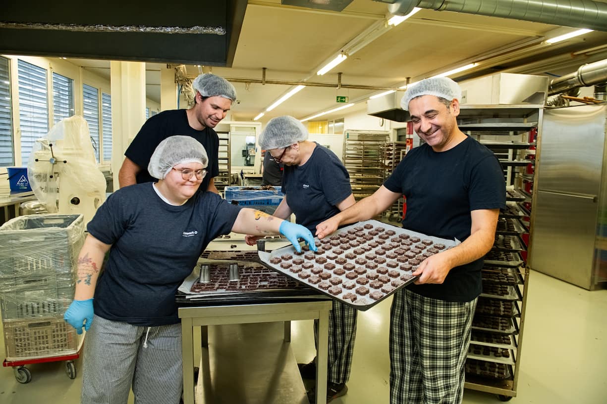 UBS Helpetica Aktion in der BÃ¤ckerei Stiftung ZÃ¼riwerk mit UBS MitarbeiterInnen, 20. Oktober 2025, Wallisellen