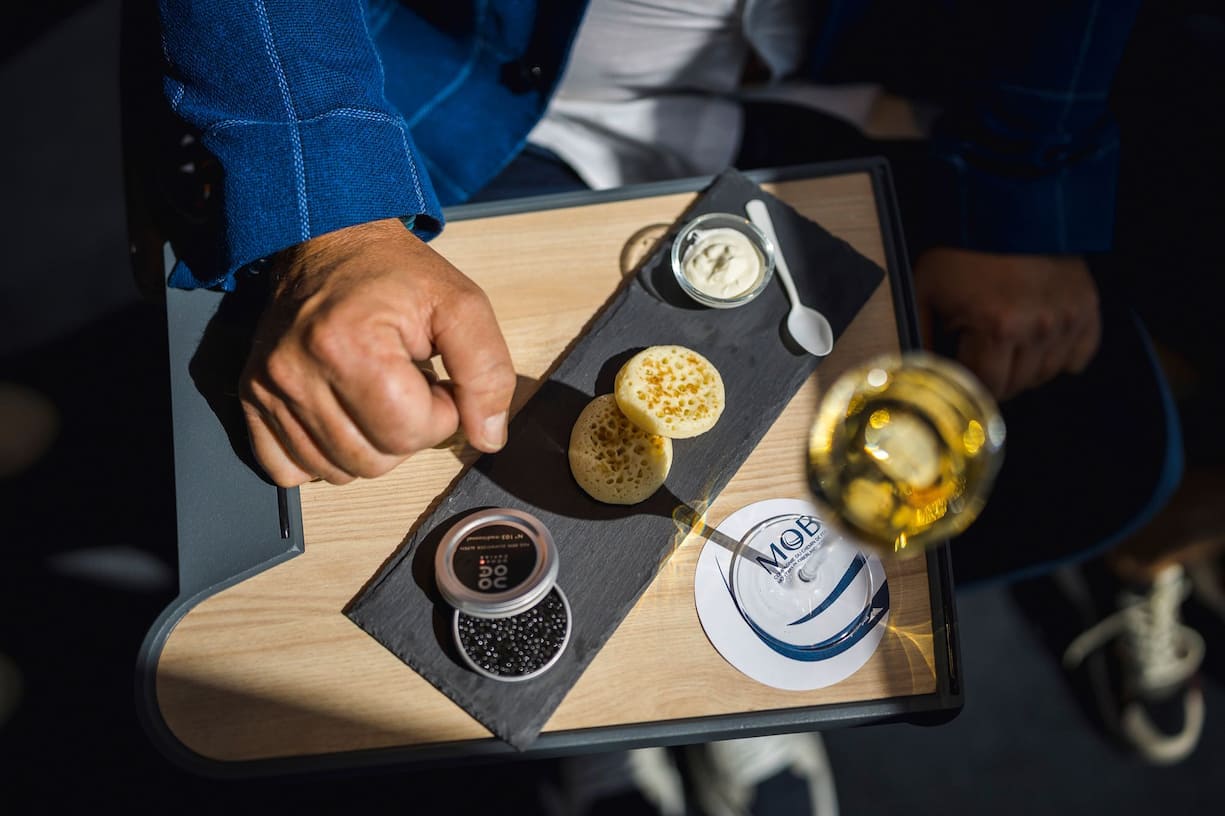 <p>Un service de restauration est disponible.</p>