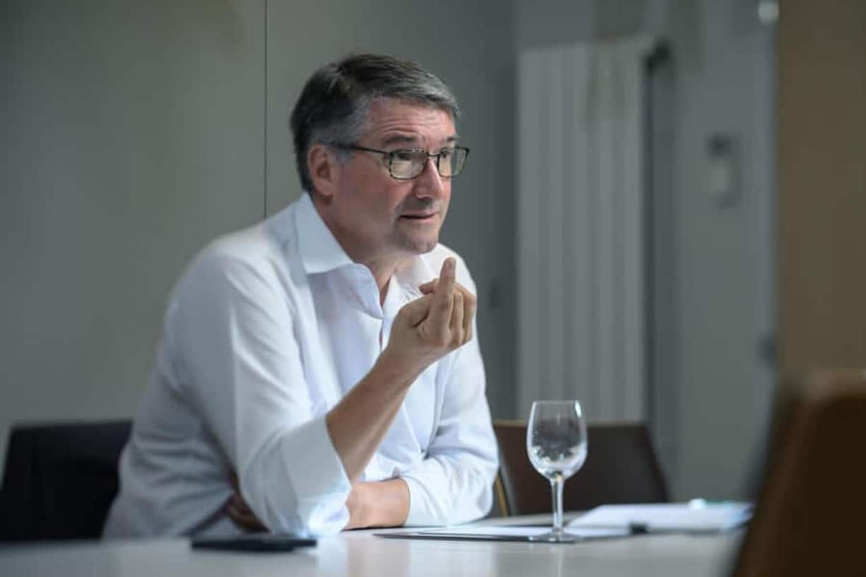 <p>L'un des hobbies du président de la Poste est les échecs.</p>