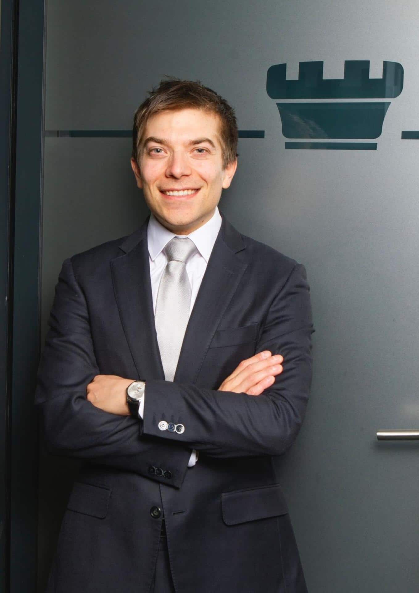 Romain Mayer, responsable de la filiale genevoise de BDL Capital Management décrypte le l'effet rocket and feather sur les prix du carburant.