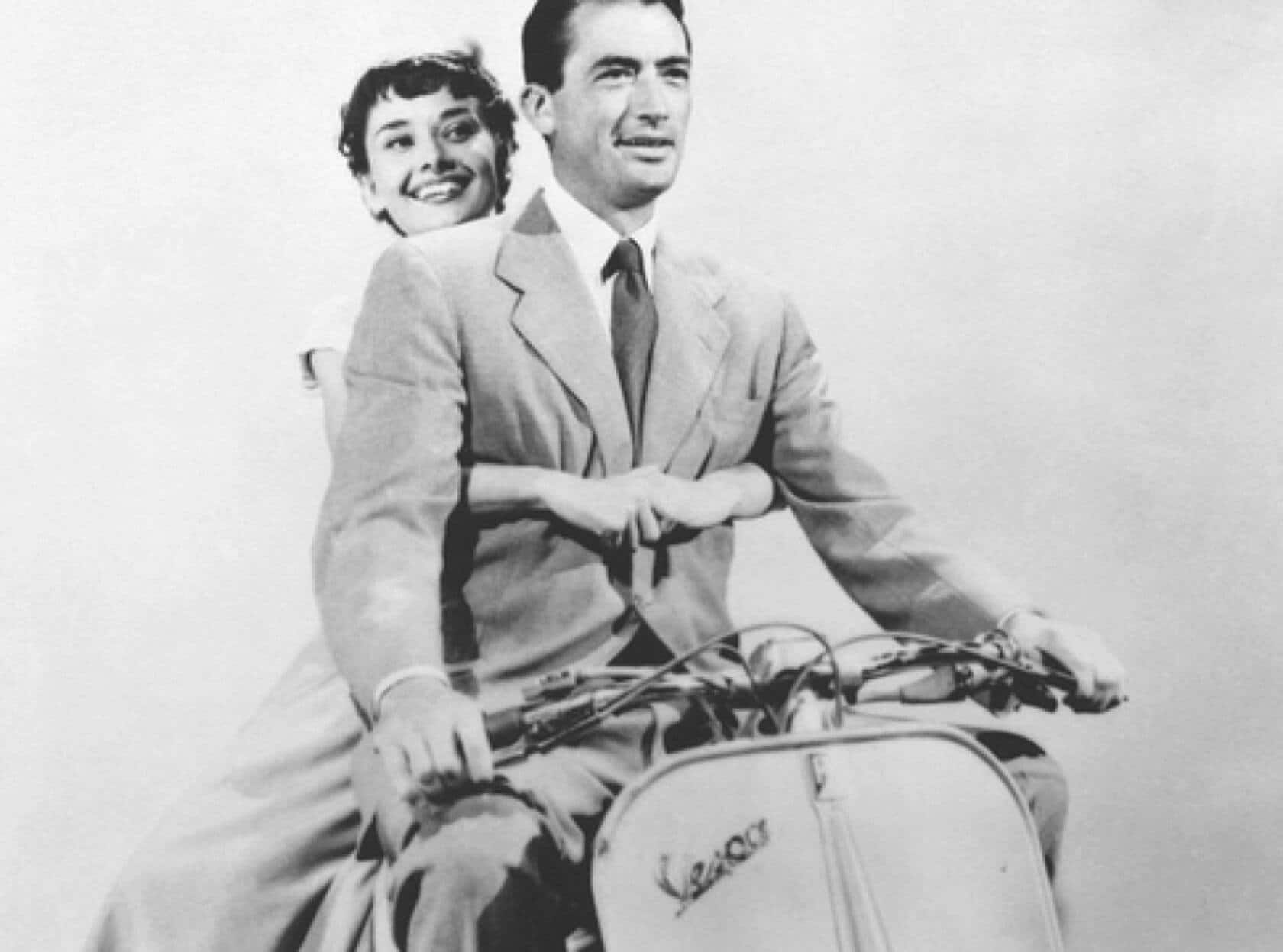 La Vespa devient très vite un symbole de liberté et de convivialité.