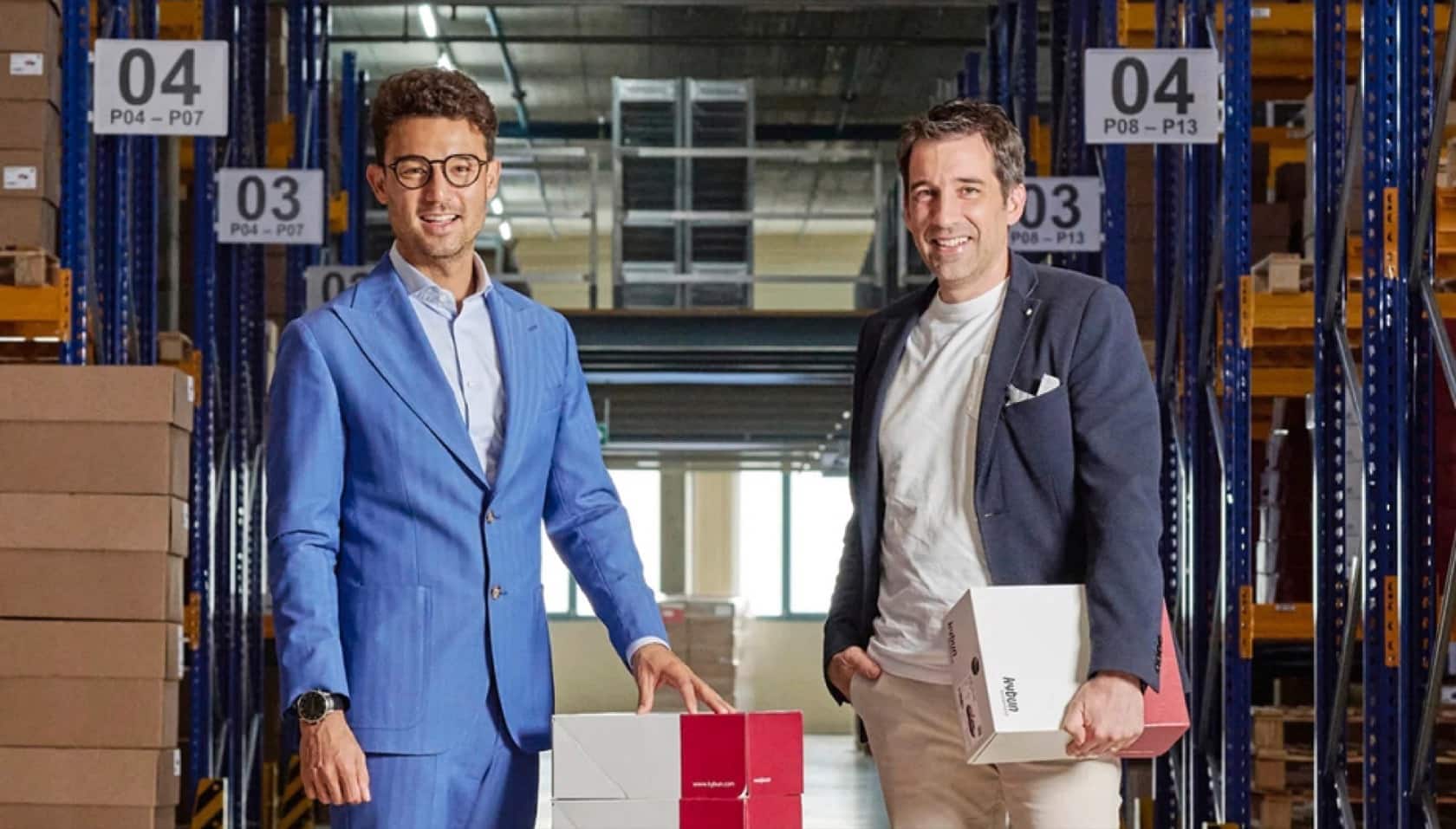 Karl Müller et Claudio Minder produisent 400'000 paires de chaussures par an, qui se distinguent par leur confort.