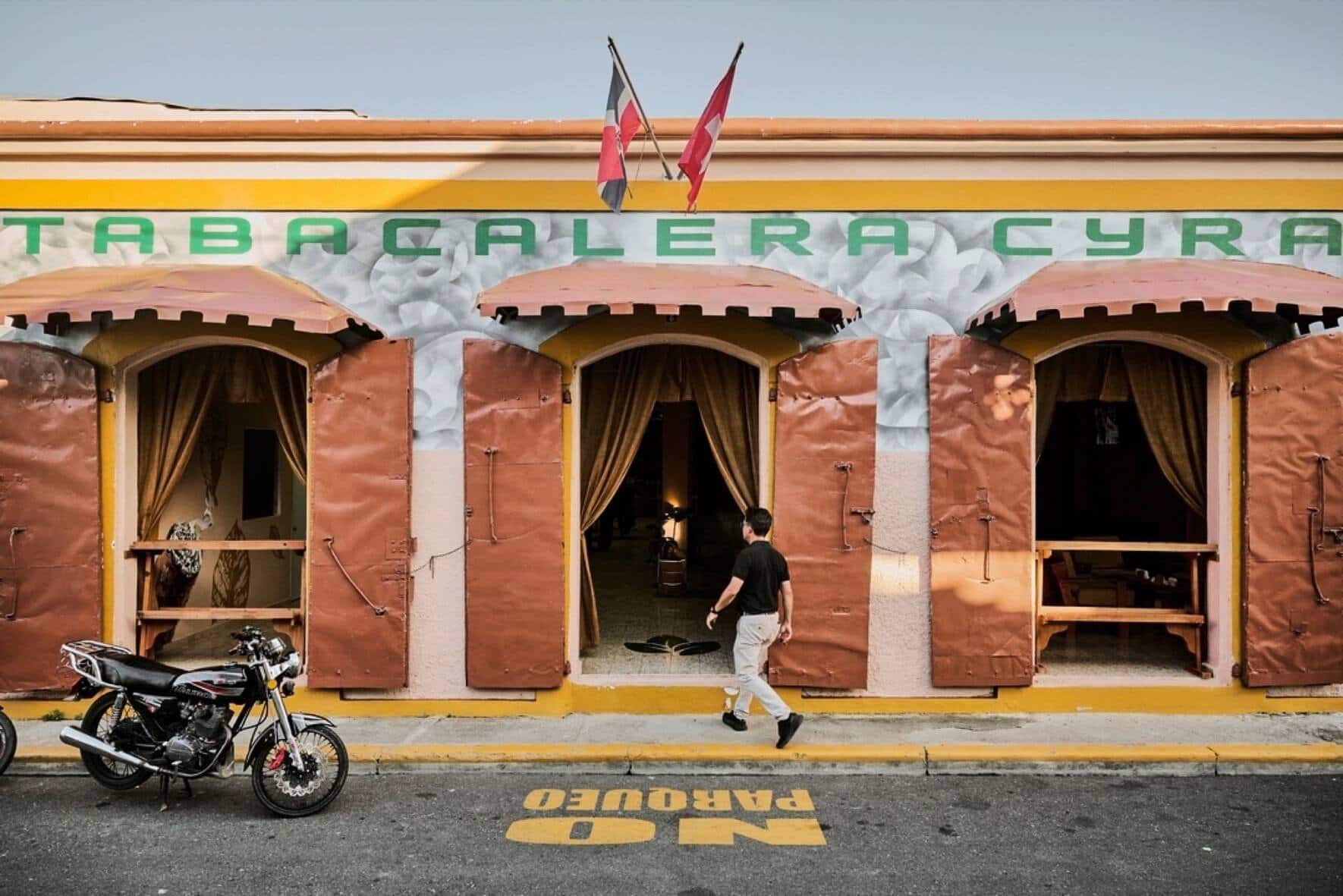 Shop Tabaclera Cyra de l'entreprise Tres Hermanos qui produit des cigares hauts de gammes, le mardi 26 septembre 2023 ï¿¯ï¾¿ï¾ï¿¯ï¾¾ï¾  Puerto Plata en Rï¿¯ï¾¿ï¾ï¿¯ï¾¾ï¾©publique D