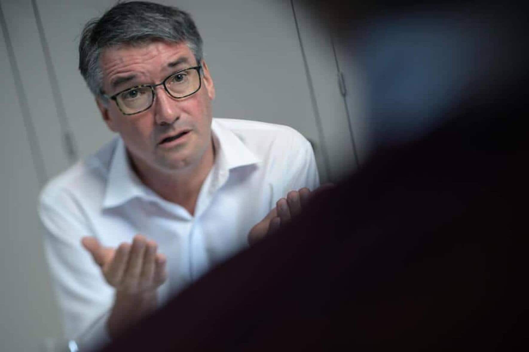 Levrat s'agace de voir que l'on attend beaucoup de la Poste et que, dans le même temps, sa marge de manœuvre doit être de plus en plus limitée.