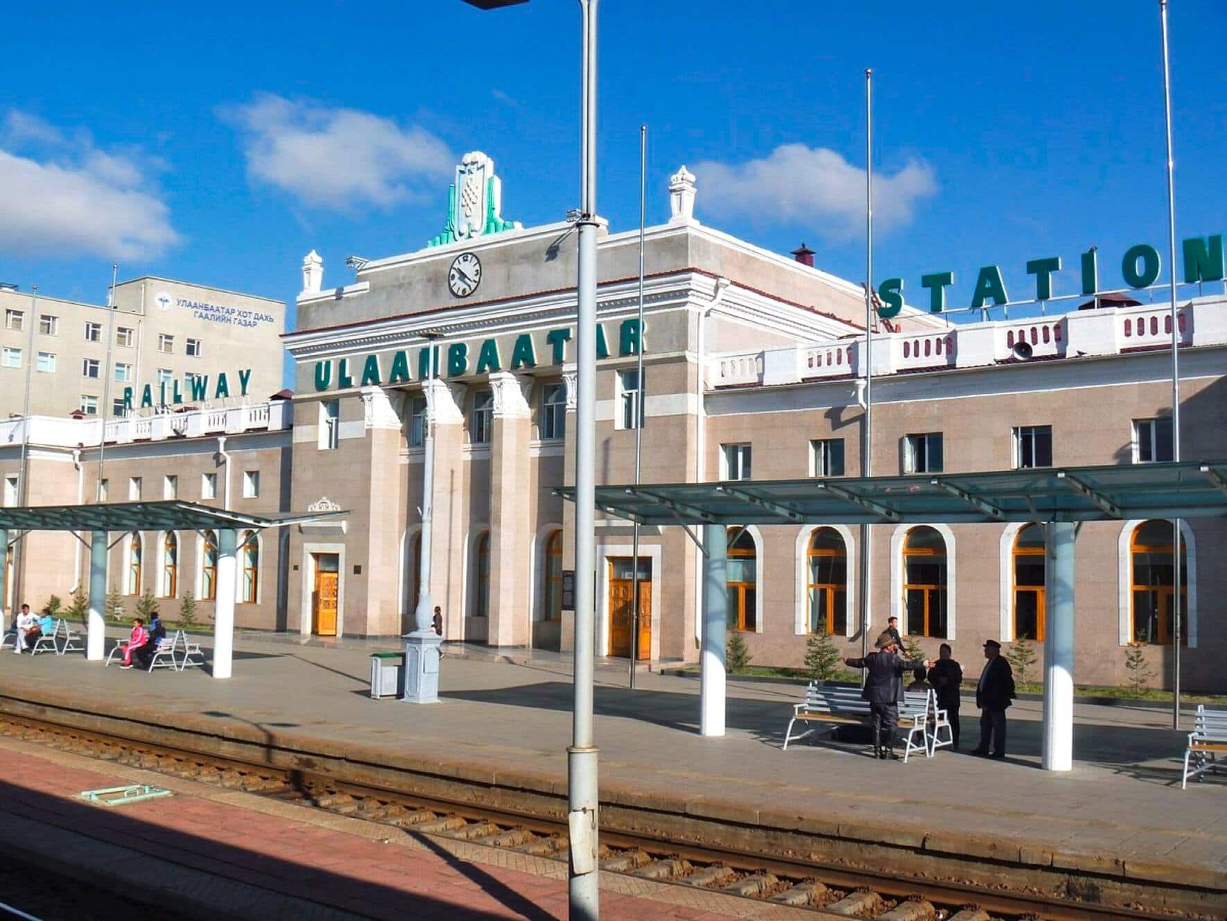 Un de ses plus beaux voyages: Saint-Pétersbourg-Oulan Bator-Pékin avec le Transsibérien.