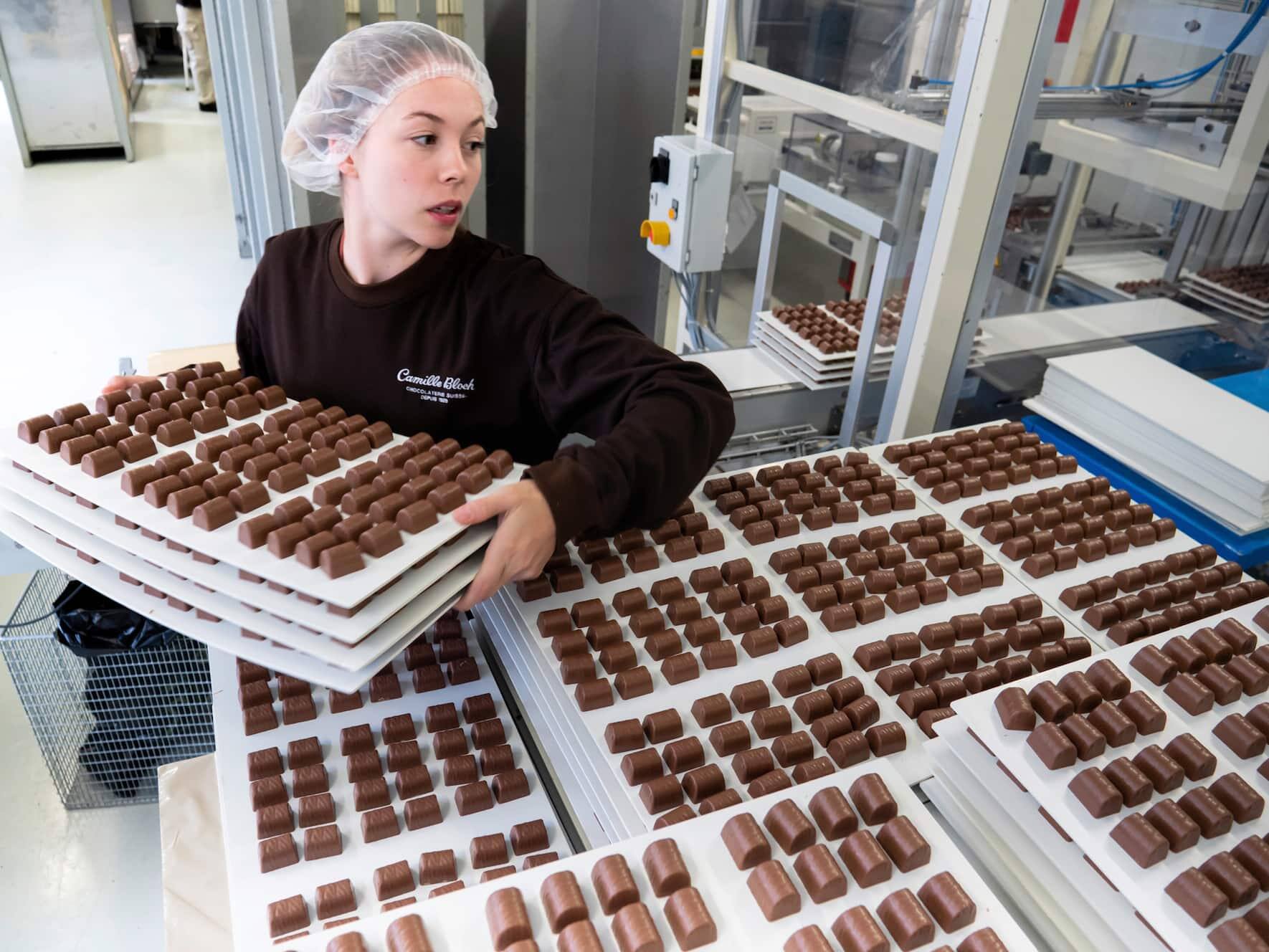 Le chocolatier Camille Bloch, qui emploie 180 personnes pour un chiffre d’affaires annuel de 60 millions de francs, travaille avec l’AEnEC depuis 2014.
