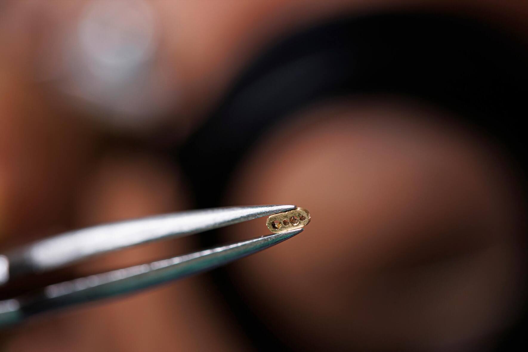 Finesse extrême: cette minuscule pièce sert à tenir  le nouveau cœur de montre inventé par l’horloger,  Calasys